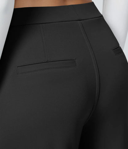 Pantalon tailleur ALARA Flex™ DayStretch à taille haute, coupe droite, avec poches pratiques.