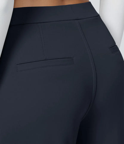 Pantalon tailleur ALARA Flex™ DayStretch à taille haute, coupe droite, avec poches pratiques.